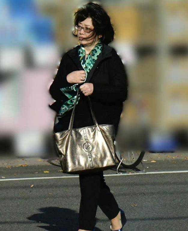 60岁山口百惠罕见近照,一代女神变大妈,人总归是会老的啊_因为_岁月