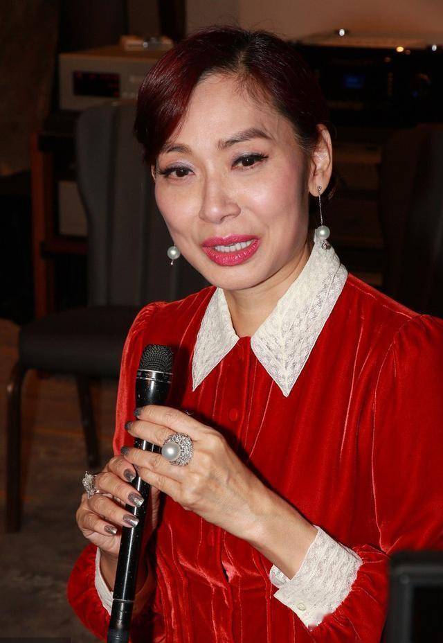 代表邝美云:做自己的大女主,愣是把自己活成了豪门_香港_女人_郑裕彤