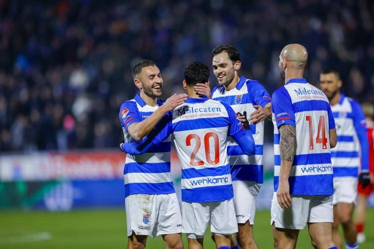 昔日的荷兰杯冠军,在荷兰联赛打出13比0的比分,比赛中三人戴帽_兹沃勒