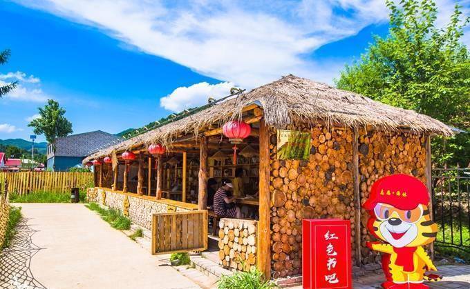 七里地村,充满特色,很多游客来这里观民俗,赏美景_历史_村里村_海林市