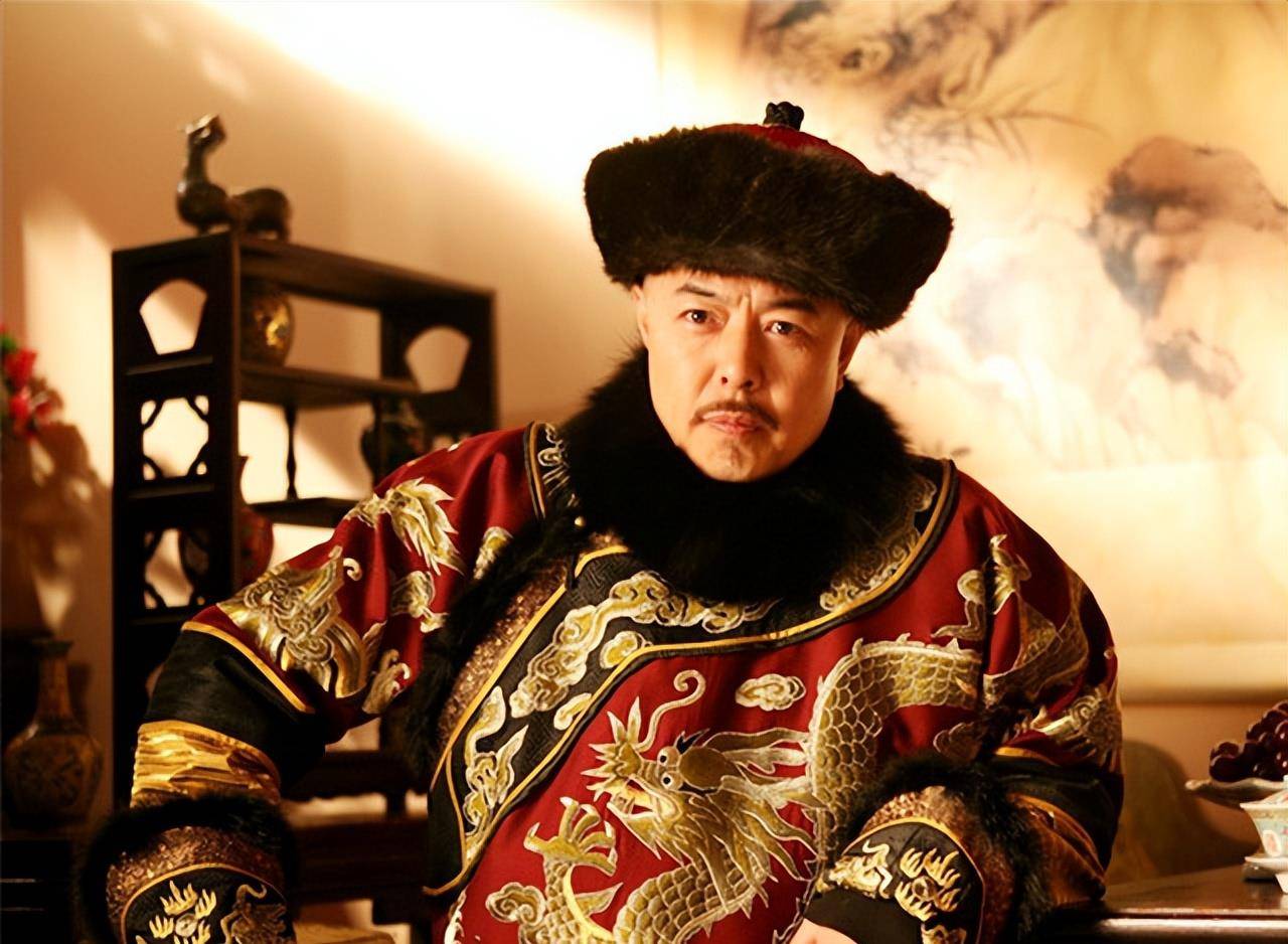 乾隆登基以后,有一天问手下大臣"我出生的时候,是谁给我接的生"_皇帝_