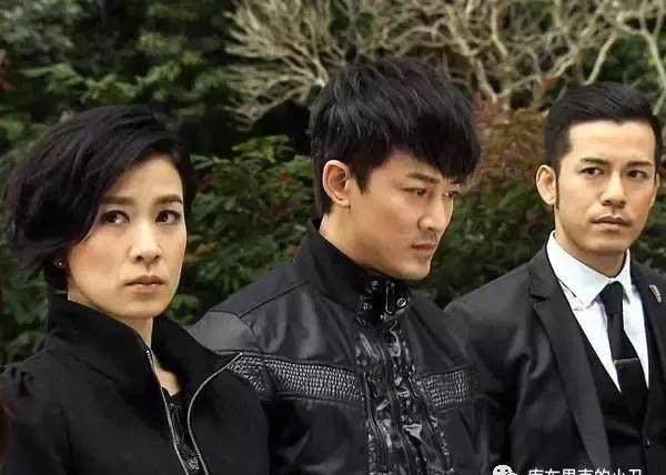 更何况,第一部的最后,愣是将欢喜哥曾经的卧底身份藏到最后,弄成一个