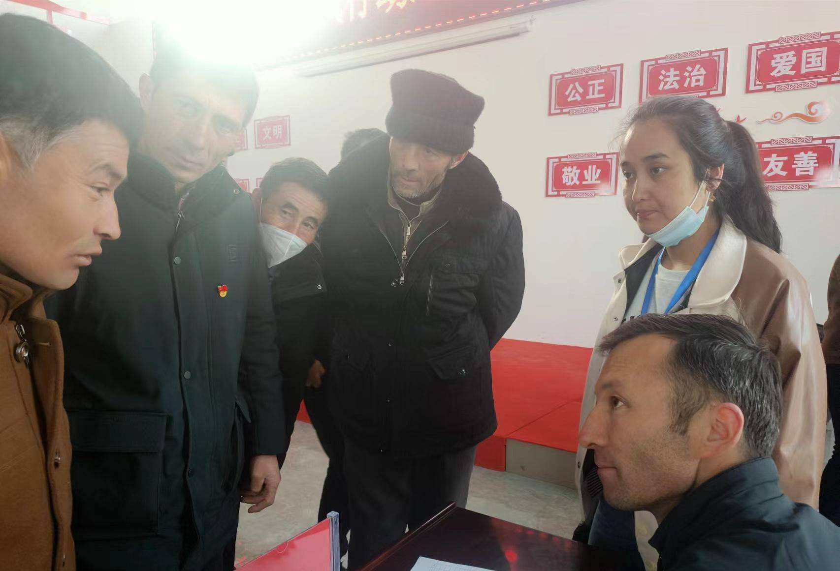 温宿县柯柯牙镇开展 2023 年"春风行动送温暖"专场招聘会_就业_活动