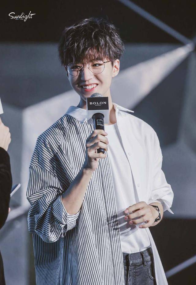 ninepercent和tfboys狂笑很有魔性,看见谁会忍不住跟着一起笑呢_样子