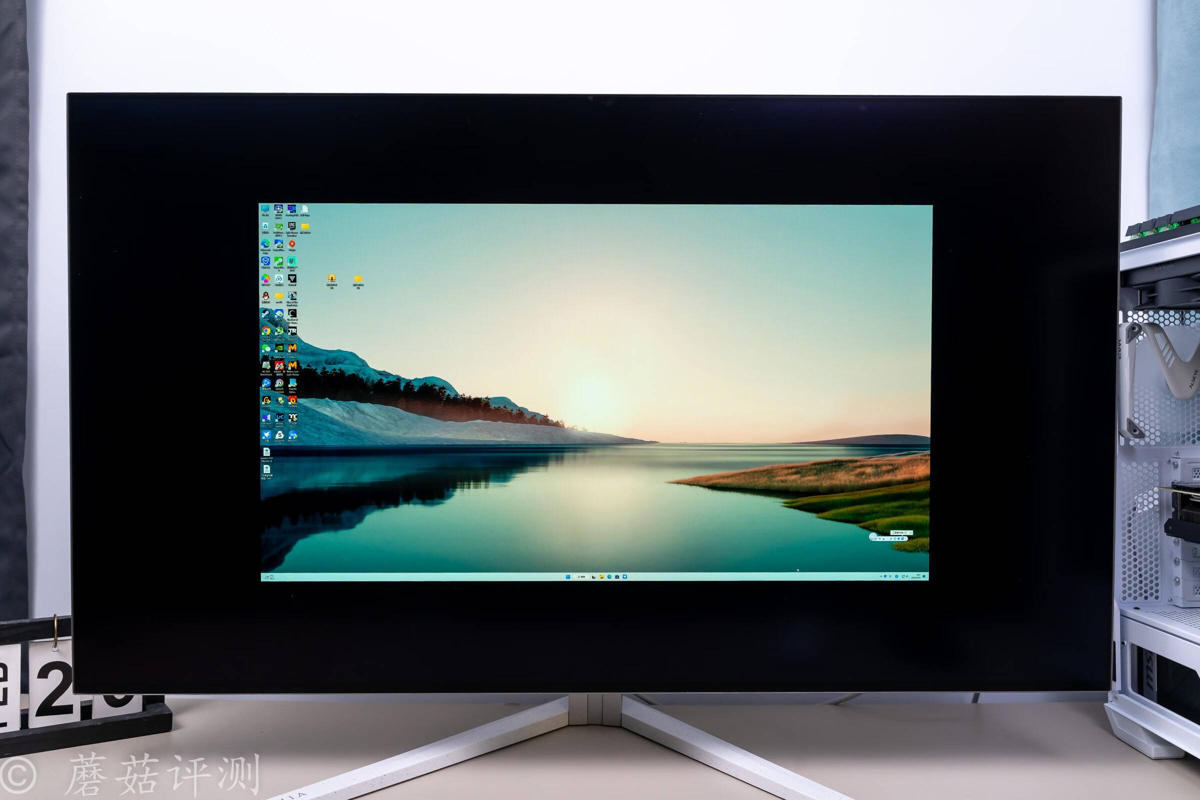 飞利浦evnia 42英寸 4k 138hz oled显示器 评测_部分_支架_整体