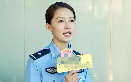 李沁太温柔演不了女警察?当她持枪的瞬间,警匪言情女主有了脸