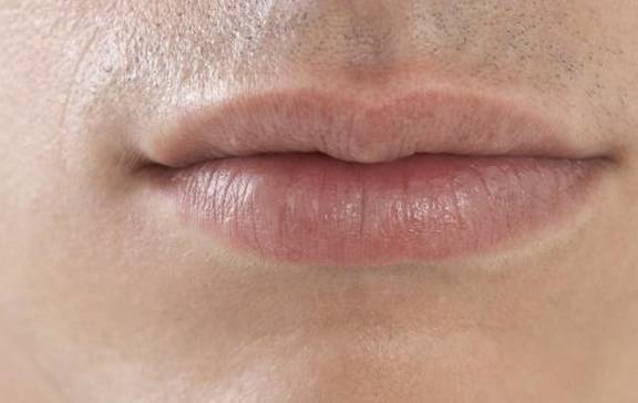 寿命"短"的人,身上4处可能会发白,若你1个也不占,或许很幸运嘴唇发白