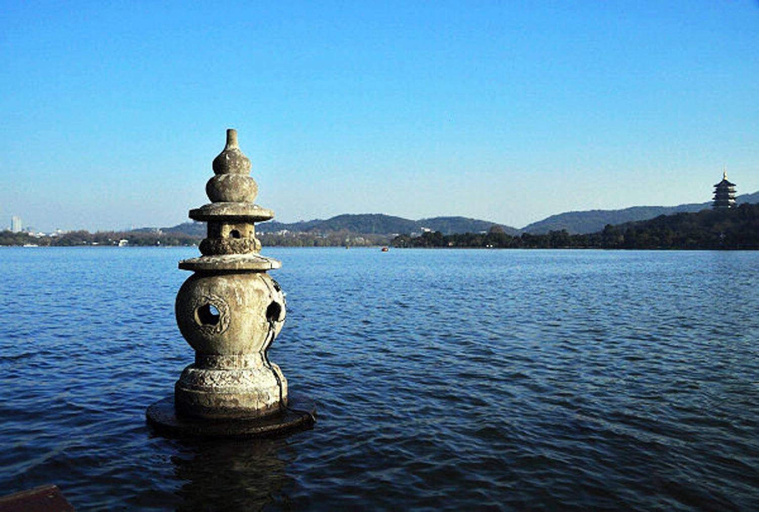 杭州西湖里的"三座石塔"究竟有何用处?中秋夜能映出33个月亮?