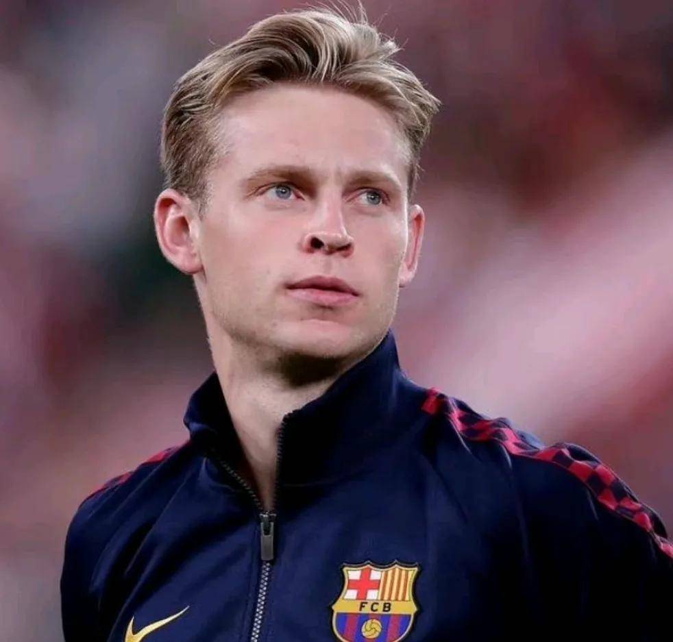 9成球迷希望曼联卖c罗 德荣不离不降不外租 魔笛新冠阴性_巴萨_桑切斯