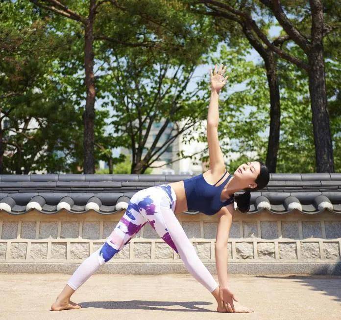 韩国美女健身博主-黄雅英_生活_身材_体质