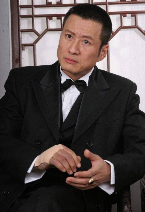 但是,万万没有想到,本来能够成为实力派演员的孙兴,一手好牌,却打的稀