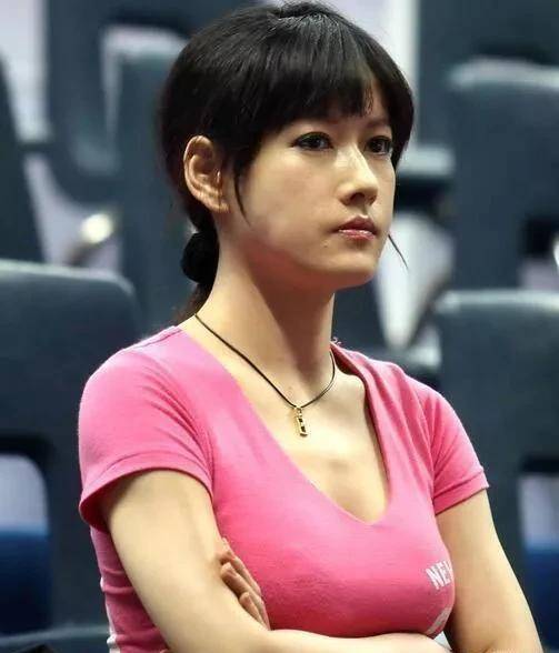 宝岛美女台球运动员何心如:期望球技与相貌一样出色,比赛拼屋住_生活