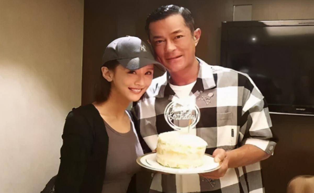 50岁古天乐低调庆生,郑秀文为他补上庆祝派对,引网友羡慕_生日_生活