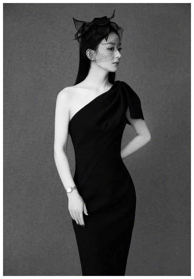 赵丽颖露肩黑色裙,优雅而不失性感 越来越迷人了_圆脸_活动_礼帽