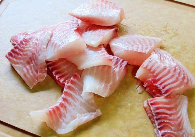 原创
            鱼肉新做法，一次2斤不够吃，不用一滴油，健康又下饭
                
                 