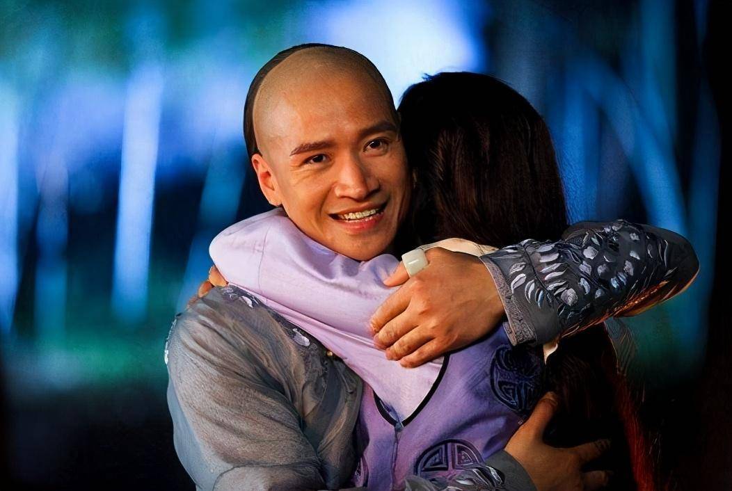 何晟铭"骚扰"女主持?之前也有过案例,"老实人"究竟老实吗?