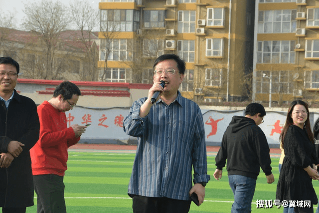 巨鹿二中召开迎 "三八"女教职工趣味运动会_比赛_工作_活动