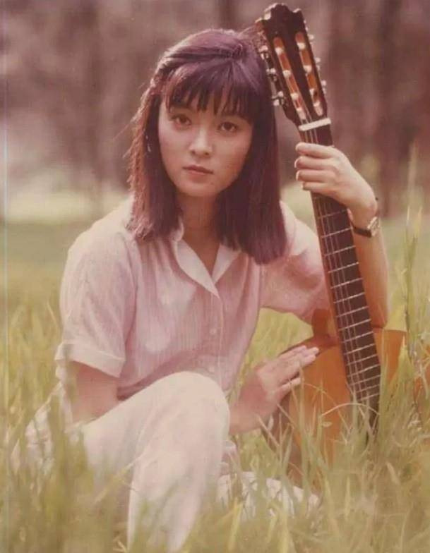 唱红《兰花草》的银霞近况,一个人吃泡面庆生,太伤心直呼心在哭