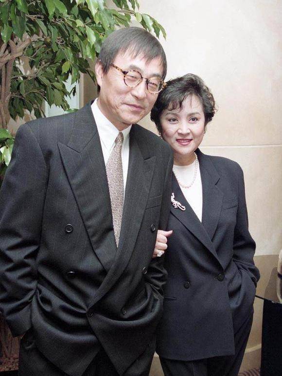 她美到让林青霞惭愧,甩谢贤嫁给狂追她14年的渣男,至今后悔万分_甄珍