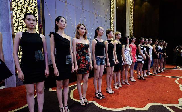 隐秘的圈子:女大学生拉皮条,300多模特入群,分3个等级进行收费_林某
