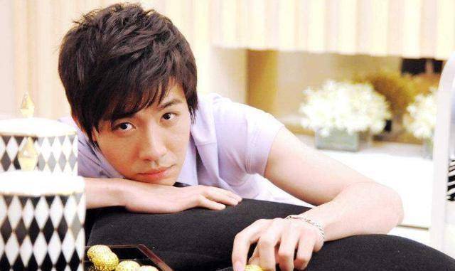 在他们相识10周年庆祝之后,便迎来俞灏明的生日,王君馨还专门前往为