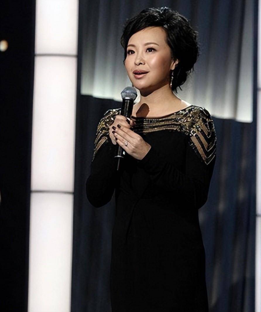 东方卫视叶蓉近照显老?