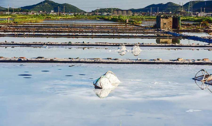 衢山岛上的盐田衢山岛上的老房子衢山岛近年来的旅游业发展得确实不错