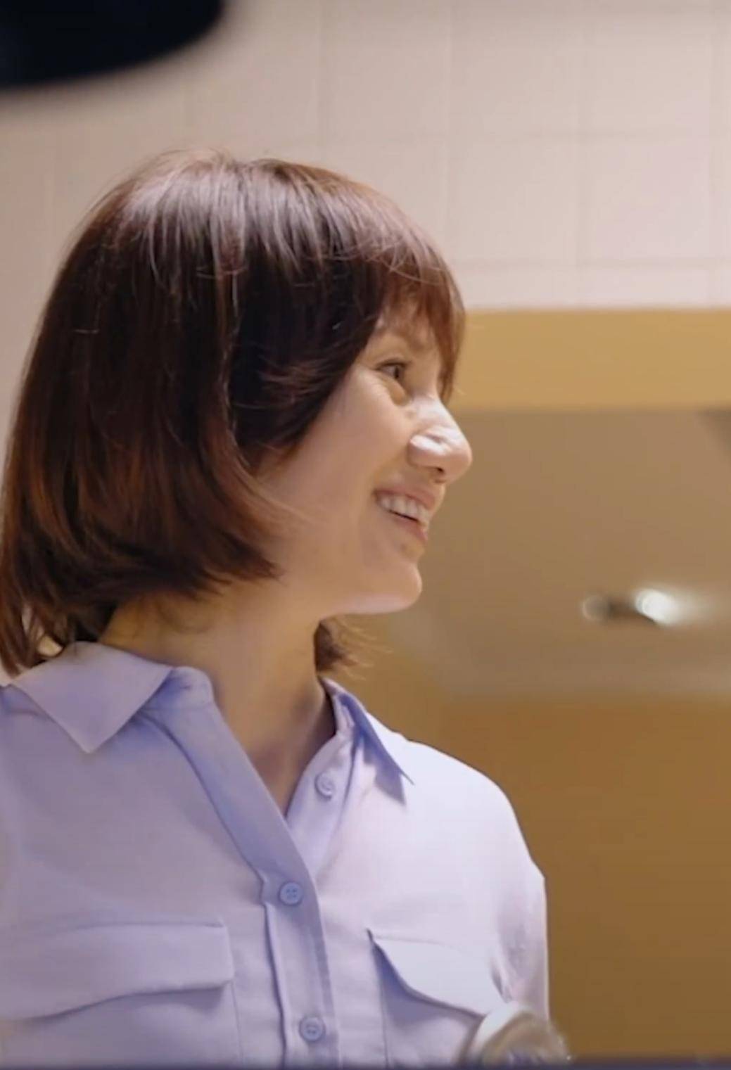 袁泉拍戏的花絮,鼻头粗大眼睛凹陷,气质营销再高级也有了老态!