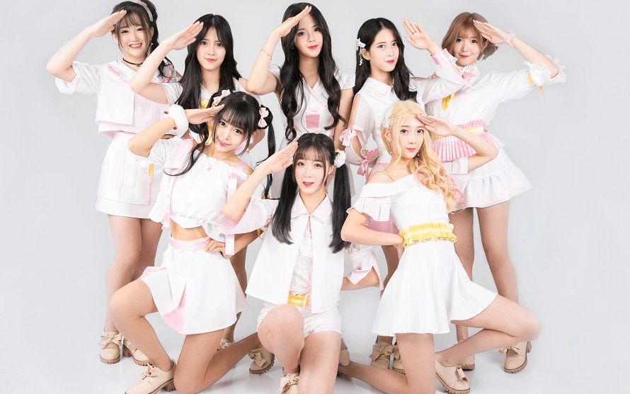 "锦鲤村花":没背景学历低,一哭成名,凭美貌身价过亿,她配吗_超越_上海