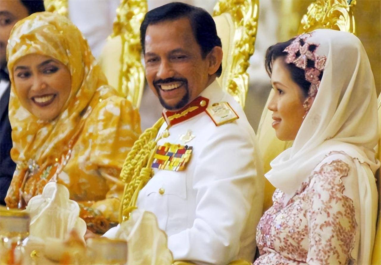 在大多数的人的眼里都是妥妥的昏君,但是文莱国王哈吉却每天过着这