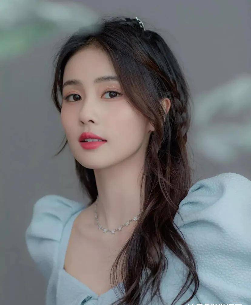 v领礼服得有多性感,热巴美绝了,白鹿才是人间理想_鞠婧祎_身材_感觉