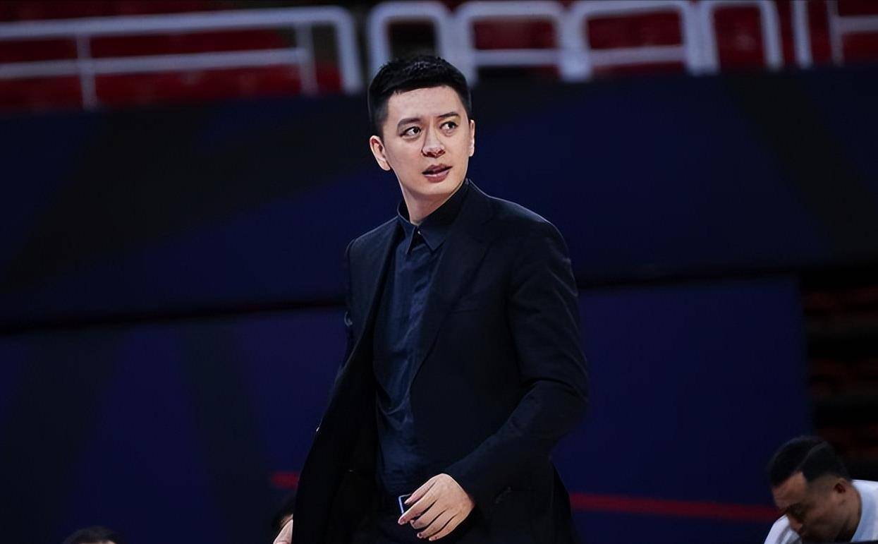 杨鸣:休赛期年轻球员进步很大 我对新赛季充满信心_辽宁男篮_比赛