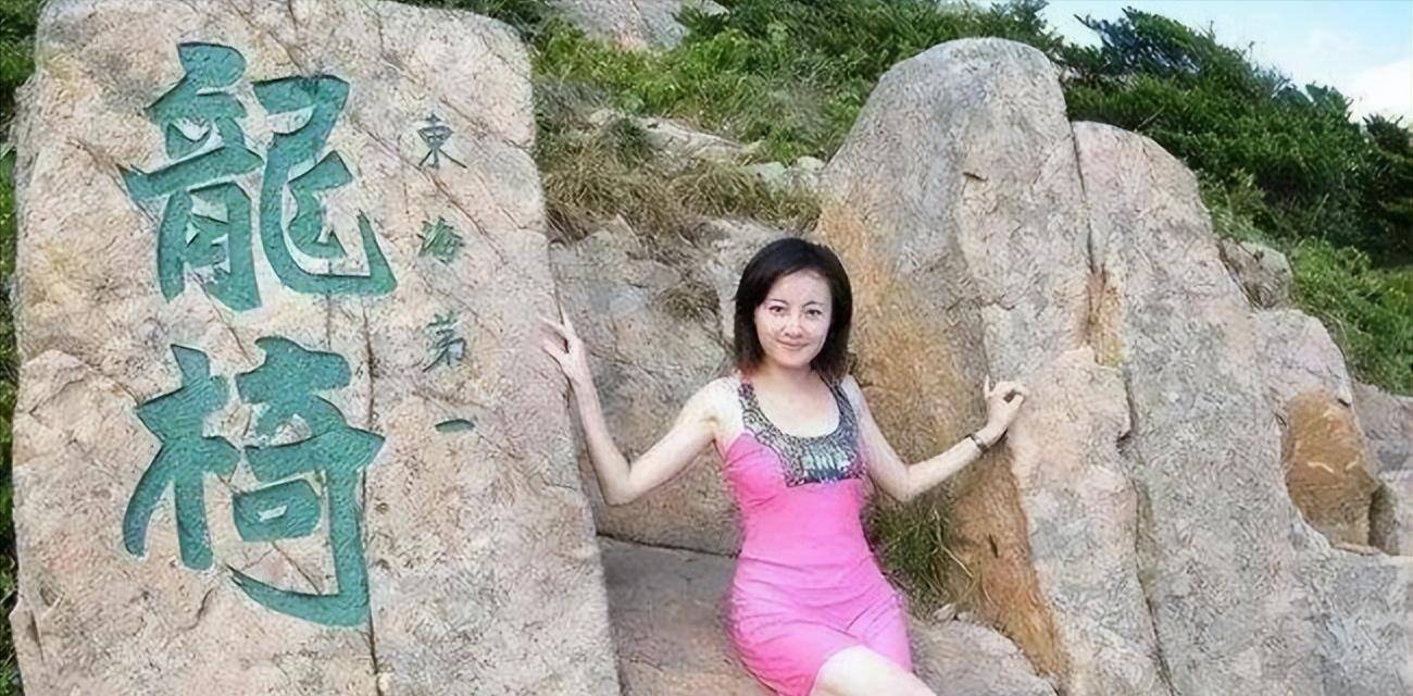 等蒋艳萍到了该上初中的年龄,由于她的家庭条件实在负担不起学费,索性