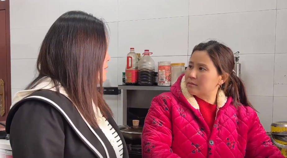妞妞父亲去世后,靠吃安眠药维持睡眠,画面让人心疼_洪涛_一家人_生活