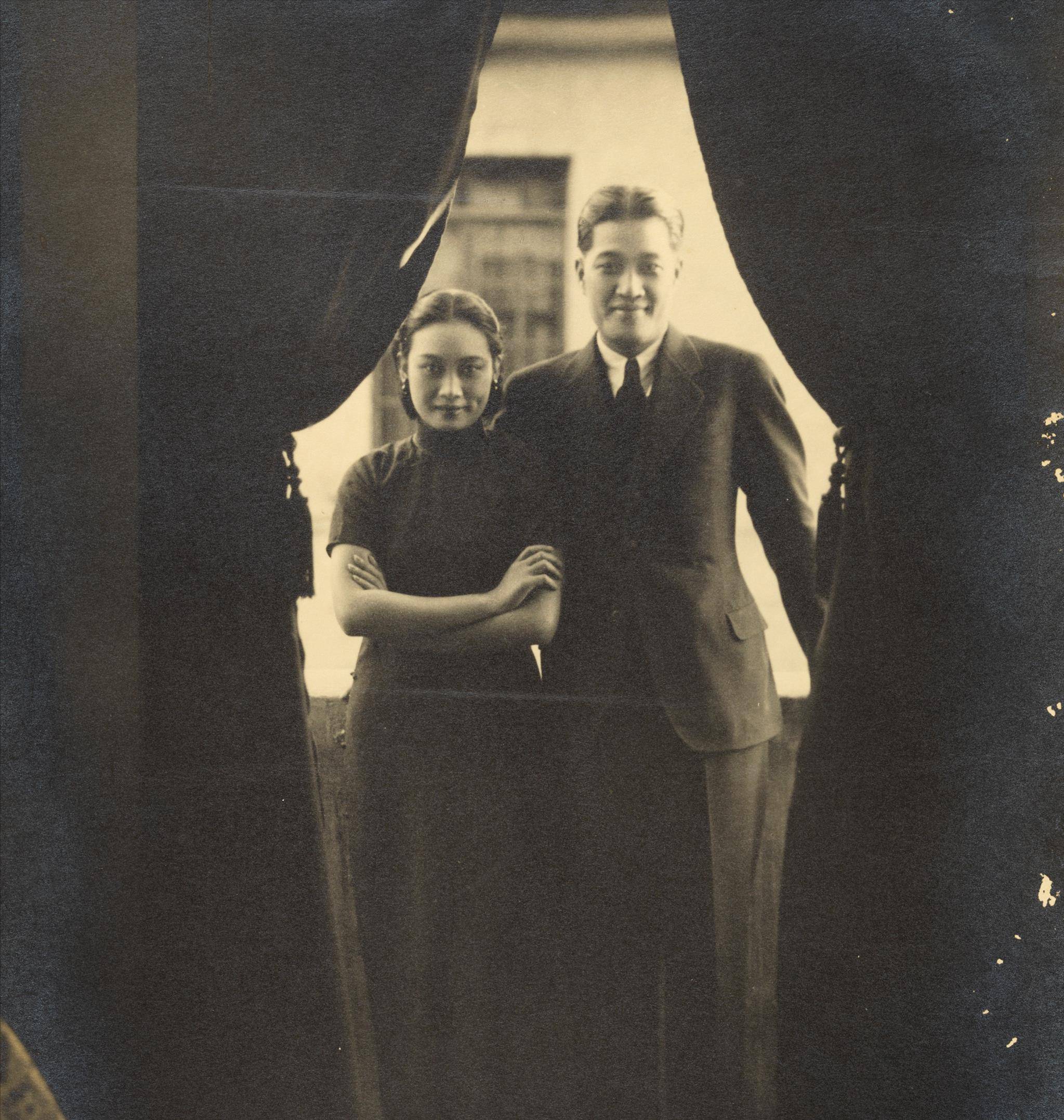 胡蝶和戴笠潘有声本该有一个幸福的婚姻生活,不料战火年代,胡蝶被戴笠