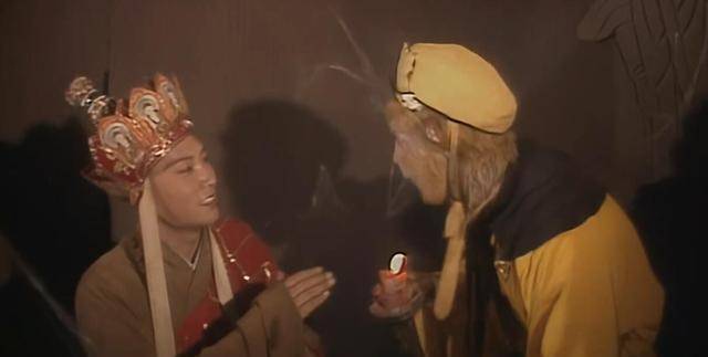 唐僧在祭赛国扫塔,为何是从下往上扫?大有深意_金光寺_悟空_蛛网