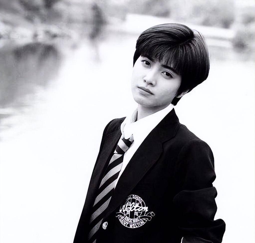 1995年在电影《流星花园》成为日本初代版杉菜,一头短发又带点蠢萌