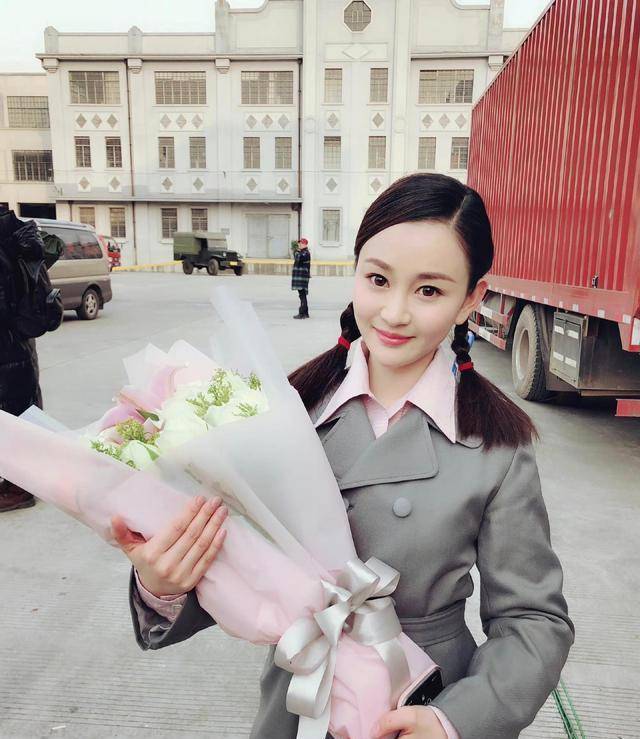 陈昱霖晒美照告别过往,获网友支持,曾因吴秀波被判刑三年_照片_的要求