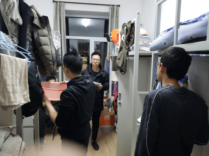 为何大学每晚坚持"查寝",听听宿管老师怎么说,学生:恍然大悟_宿舍