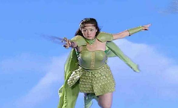 《欢天喜地七仙女》中,四公主绿儿穿过的衣服,最后一套不忍直视