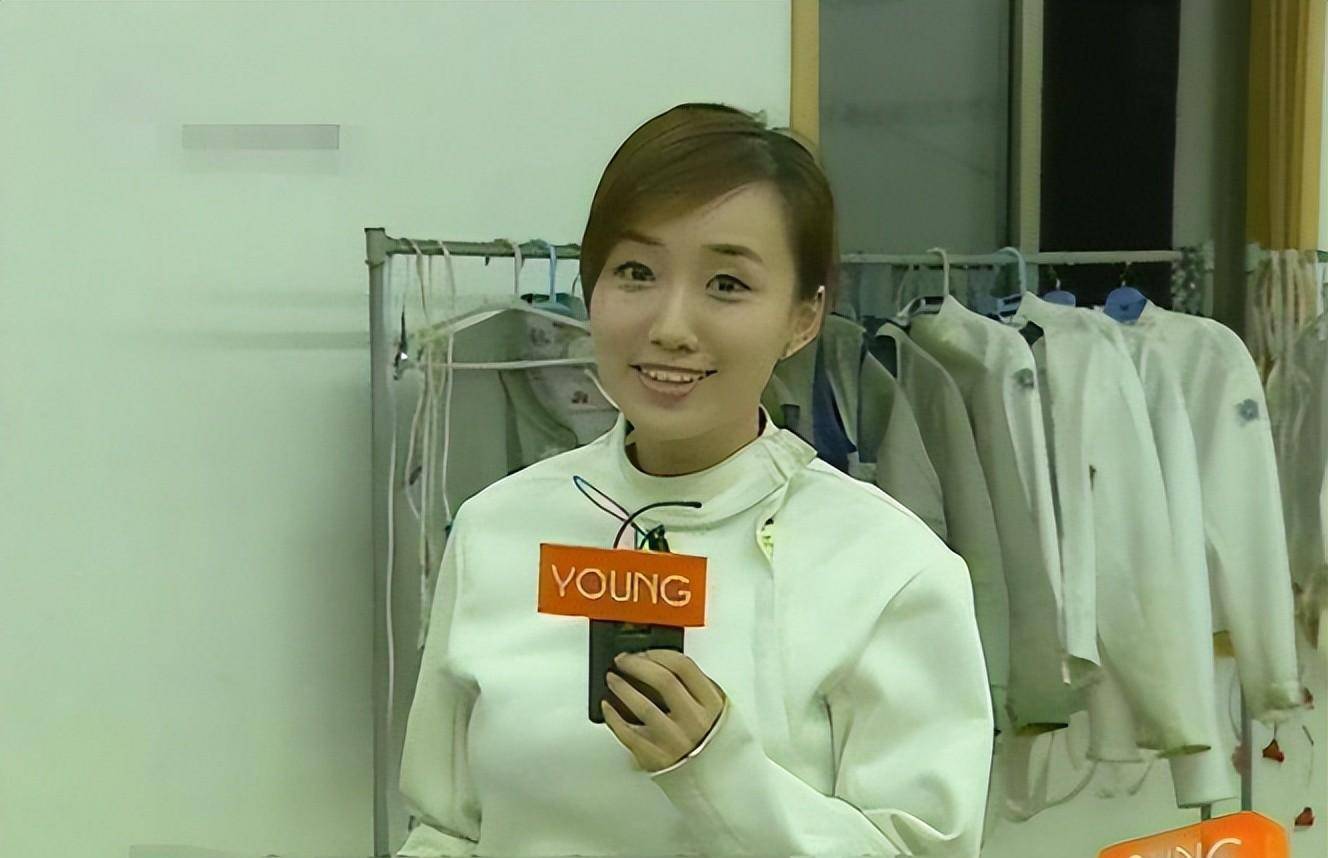 上海台主播阚晓君:一档节目做14年,26岁娶同行佘雅静,生活幸福_刘耕宏