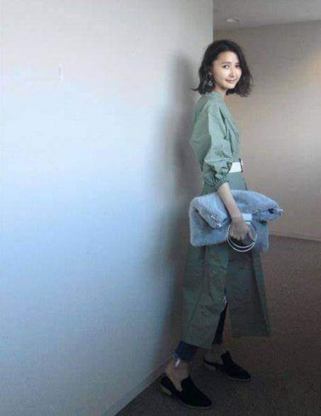 四川妹子裴唯莹有港版松隆子之称,2003年裴唯莹远赴布拉格拍摄周杰伦