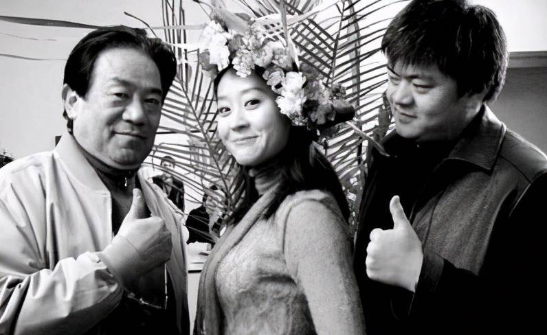 在妻子的教育下,儿子高亮更是非常的优秀,都说虎父无犬子,高亮继承