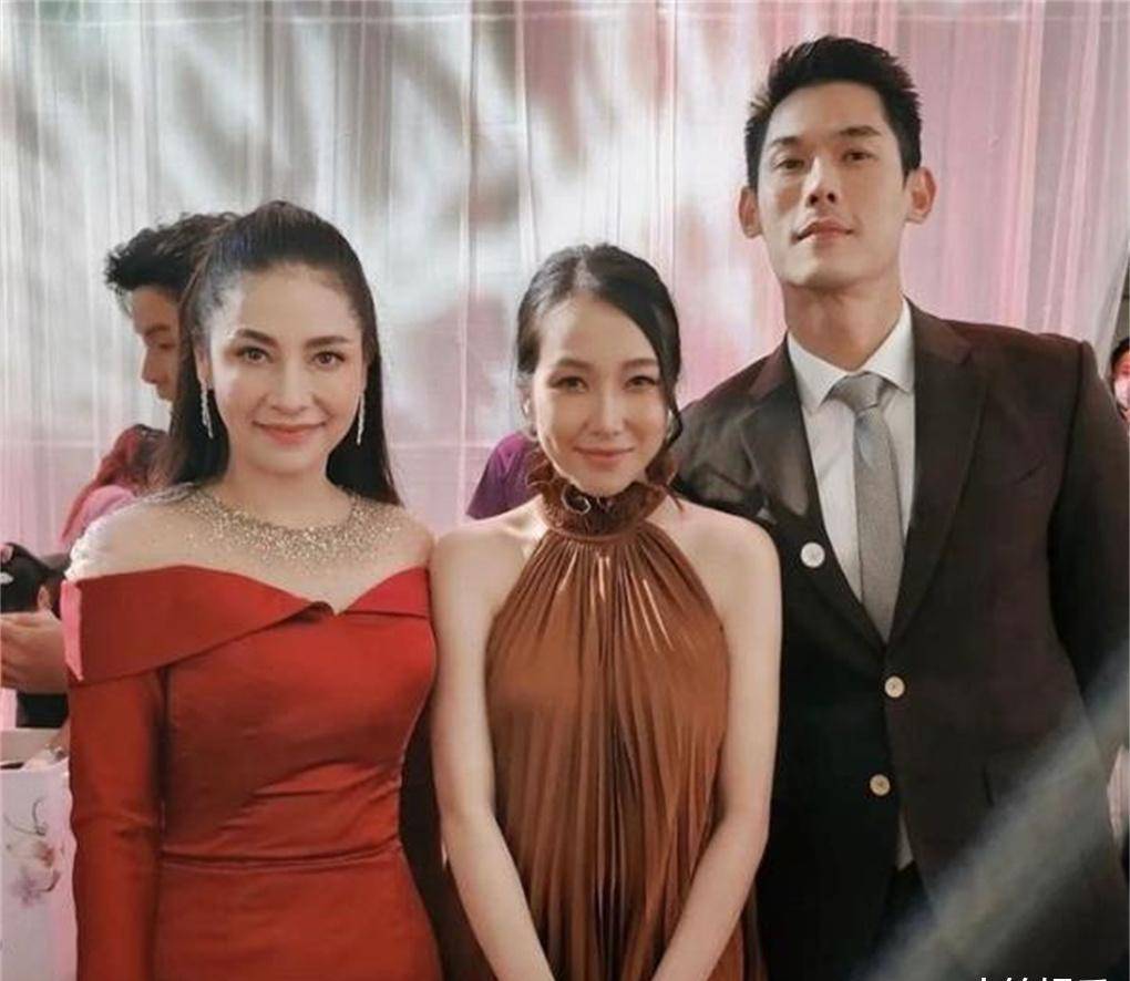 除了noon和土豆,还有饰演《玻钻之争》九珠的aerin,饰演《情牵两世》