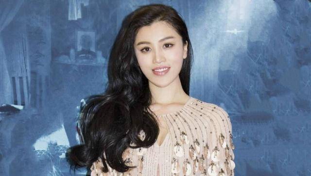 29岁刘翔前妻近照,离婚4年后依旧单身,和妈妈逛街很自然!