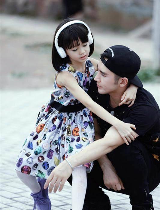 爸爸去哪儿节目接近尾声,张伦硕晒考拉可爱照追忆!_游戏_故事_孩子