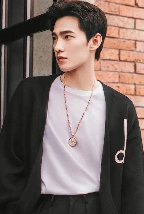 杨洋戴上眼镜疯狂放电!