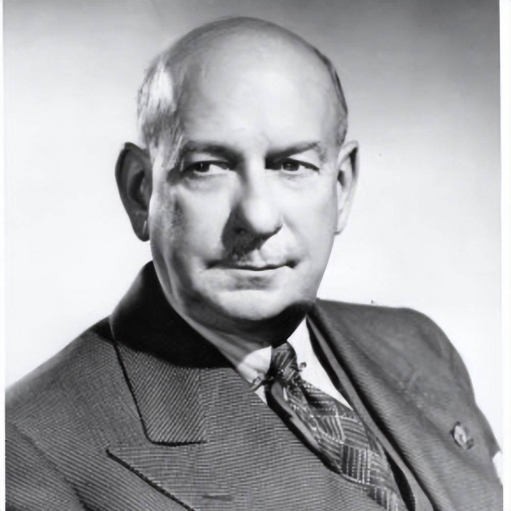 沃尔特·提格当时整个国外都还不明确工业设计概念的时候,他就首先在