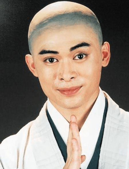 他复出的可能性比较小了,而虚竹的扮演者樊少皇不知道还有没有人记得