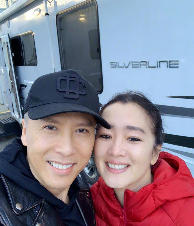 《花木兰》片场自拍"高兴和巩俐首度合作"_回应_李连杰_成龙